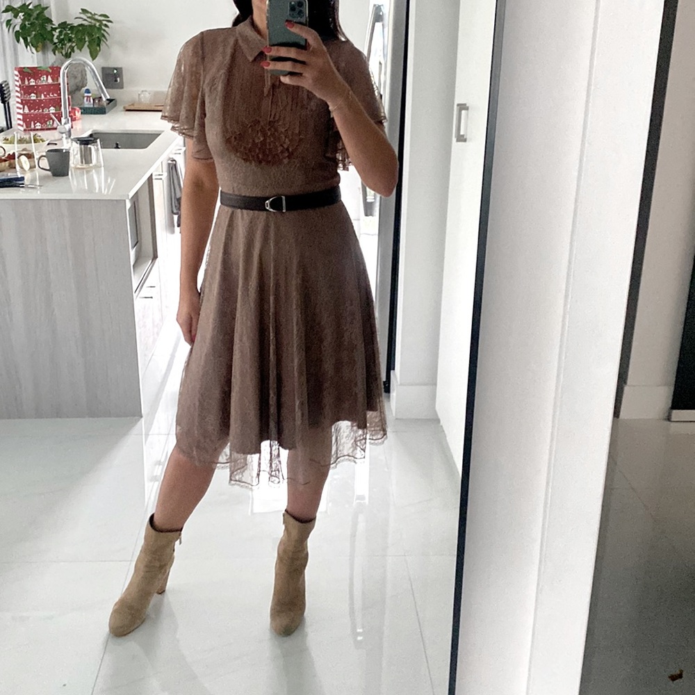 Elegant Chic Nude Mocca Lace dress Lusio size M fits USA size 4